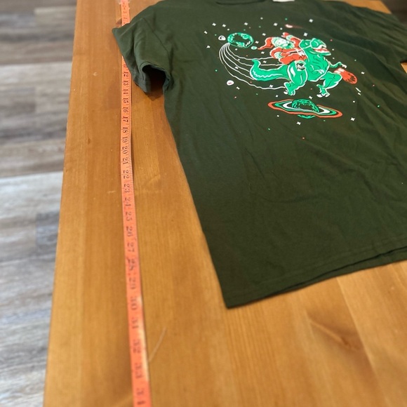 NWT Large MAD Engine Green Santa Dinosaur  Novelty Short Sleeve Tee - Picture 6 of 7
